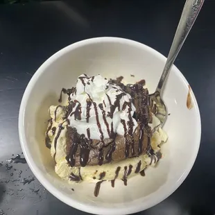 Brownie ice cream sundae