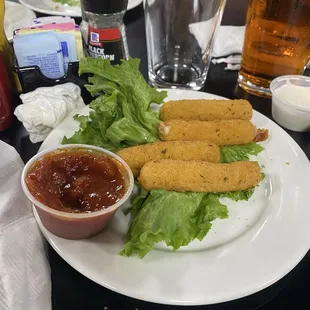 Mozzarella sticks with marinara