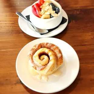 Cinnamon roll &amp; oatmeal