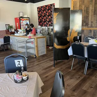 Casual atmosphere. An artistic screen separates guests from kitchen and server station.