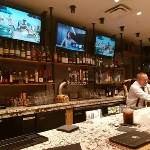 Gteat service and great live music@