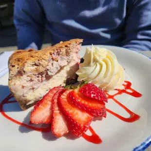 HOUSE-MADE CHEESECAKE