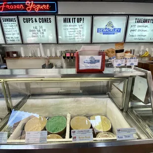 Menu and case of ice creams