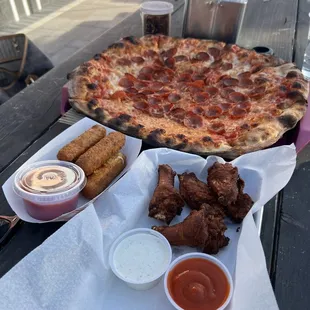 Excellent pizza, wings, and mozz sticks. The patio is awesome for outdoor dining