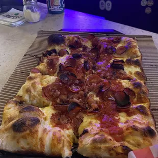 Kevin Bacon Ny Style Pizza