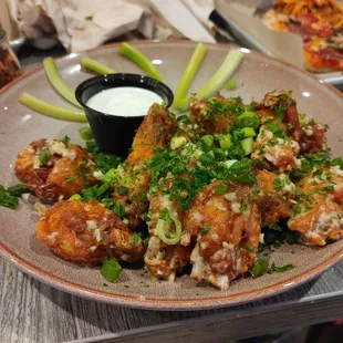 bbq chicken, fried chicken wings, chicken wings, fried chicken, chicken wings and fried chicken, poultry, food, bbq wings, chicken