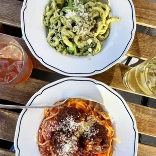 Pesto and spaghetti.  IG: @_emwong_