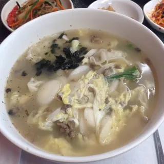 Rice Cake Dumpling Soup