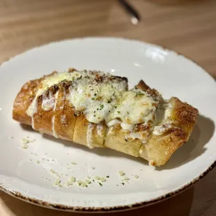 Garlic bread w/ mozzarella