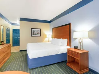 La Quinta by Wyndham Shawnee