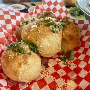 food, chicken wings and fried chicken