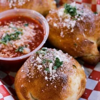 GARLIC KNOTS