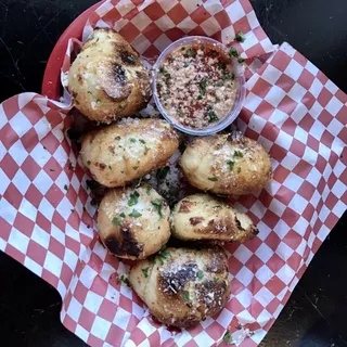 GARLIC KNOTS