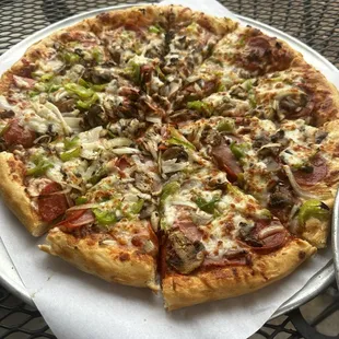 Medium everything pizza