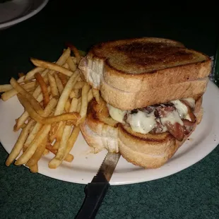 Grilled Cheese Bacon Cheese burger  The Wonder it's amazing