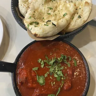 Dum Dum ka Chicken Garlic Naan