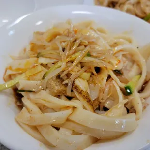 拉皮。cold noodles with bean sprouts, texture is fantasic!