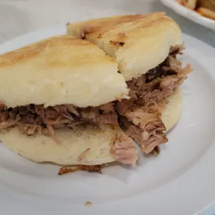 肉夹馍. Chinese pork burger