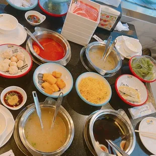 We ran out of space on the table so they provided a side cart  for us to put the tablet and more plates