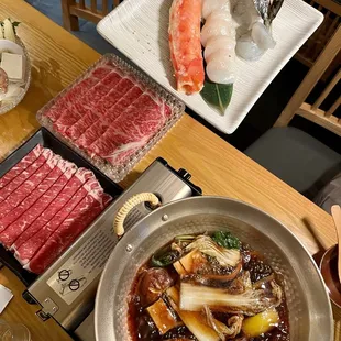 @foodie_starry  Wagyu and Seafood Sukiyaki