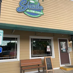 the outside of a restaurant