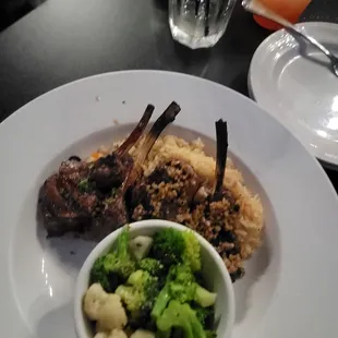 Lamb chops with seasoned rice