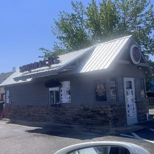 Tiny cafe&apos;, drive through only.