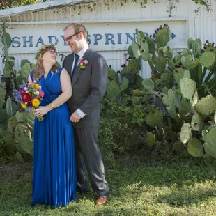Wedding portrait at the Shady Springs entrance