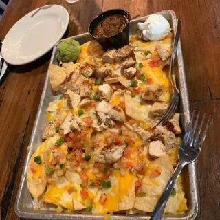 CHICKEN NACHOS