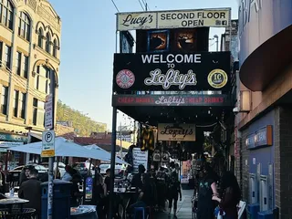 Lefty's