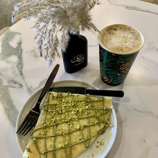 Hot 16 oz. Latte &amp; Pistachio Crepe