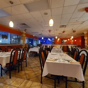 Very spacious dining area - 3/2024