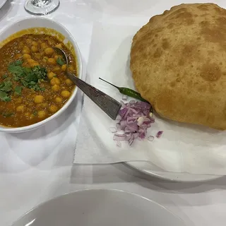 Chole Bhature (Special)