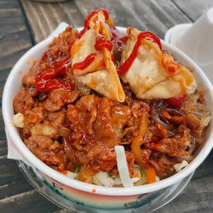 I enjoyed my spicy pork bowl with mandoo and noodle.