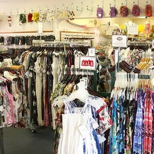 Smock dresses in short, midi or long styles ... Easy fit * One-Size. Short relaxed muumuus in beautiful designs.