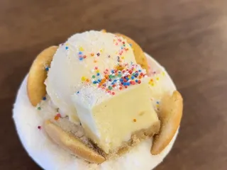 Look Up Dessert Cafe