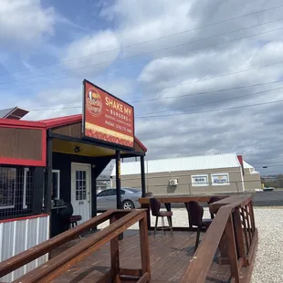 the outside of the restaurant