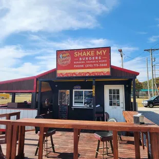 the outside of the restaurant