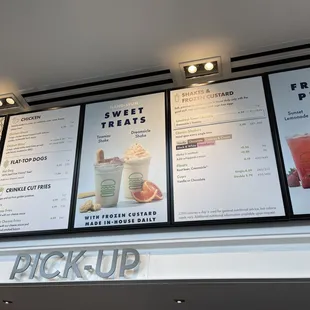 Menu at Shake Shack - Bay Street in Emeryville.