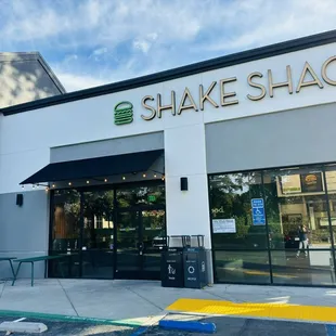 Front of Shake Shack