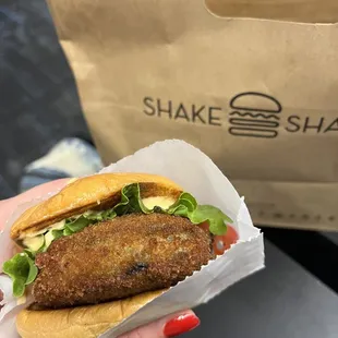 Flight delays means time for a mushroom burger
