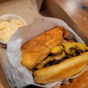 double cheeseburger (sauce on side)