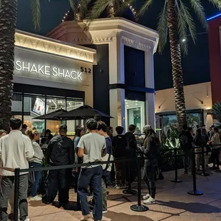 Loooong line. About 40 people. Coming by at an &quot;odd&quot; time when people are working may be your best bet.