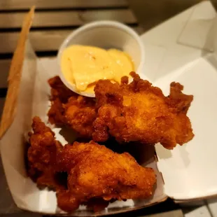 Chicken bites with shake sauce