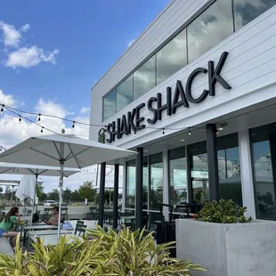 the outside of the restaurant