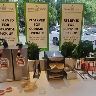 Condiment station. (Signs are the parking lot)