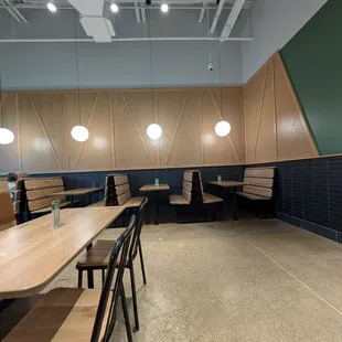 Modern and spacious interior, booth and table options