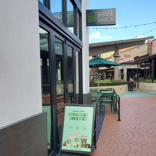 Shake Shack on Bay Street at International Plaza