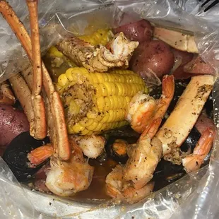 Shrimp, Sausage, Corn, Potato, Mussels, Crab legs