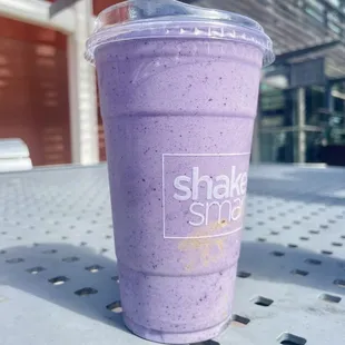A perfect 10 large smoothie shake - blueberry, banana, vanilla protein, organic peanut butter